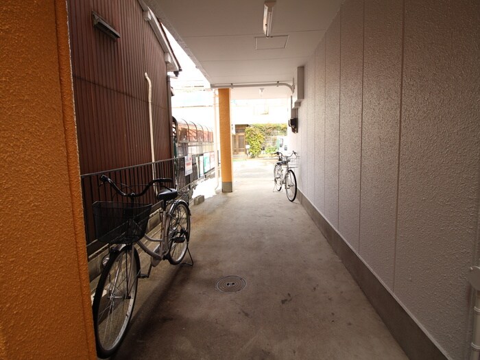 物件外観写真4　(駐車場)