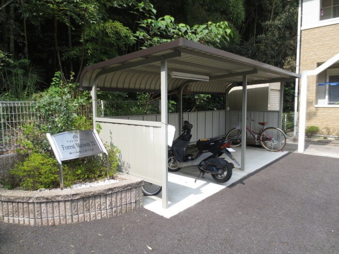 物件外観写真5　(駐輪場)