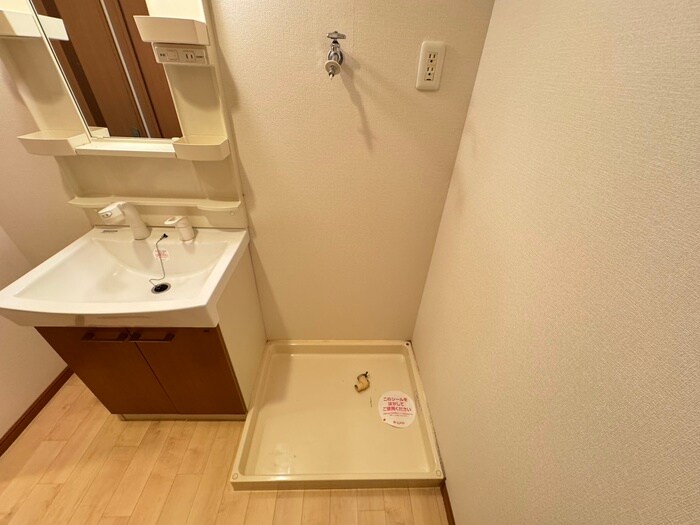 物件内観写真18　(洗濯機置場)