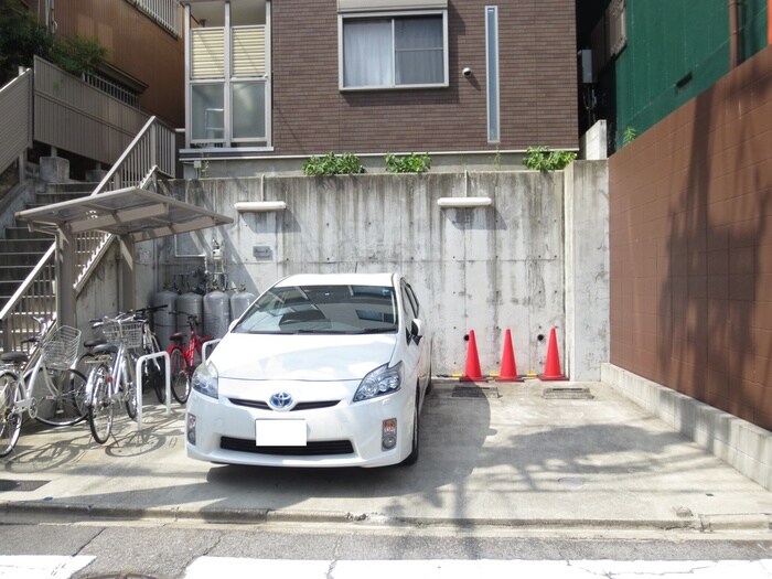 物件外観写真5　(駐車場)