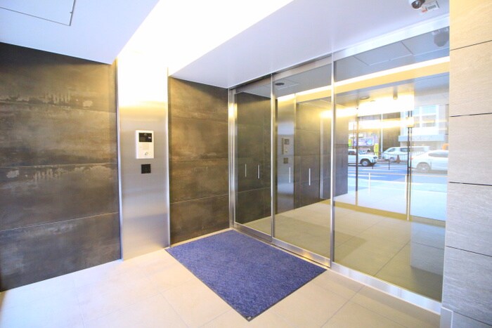 物件外観写真2　(エントランス部分)