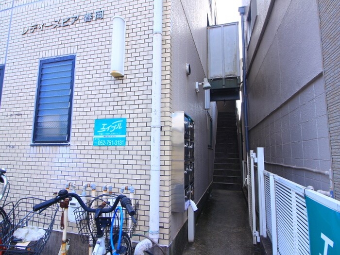 物件外観写真2　(エントランス部分)