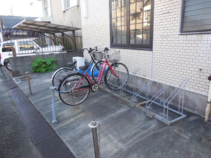物件外観写真3　(駐輪場)