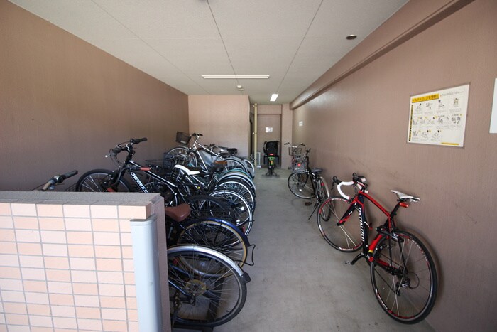物件外観写真6　(駐輪場)