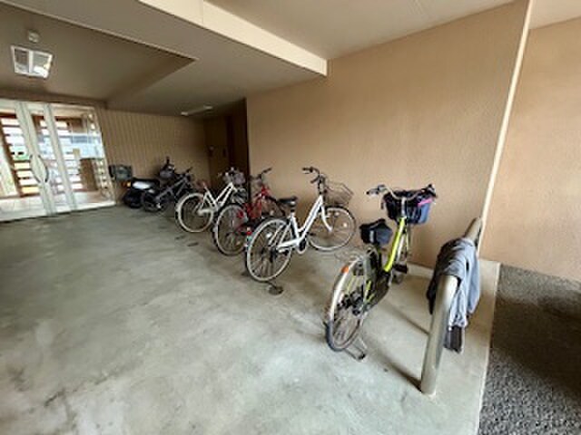 物件外観写真5　(駐輪場)