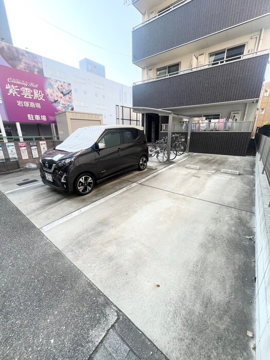 物件外観写真3　(駐車場)