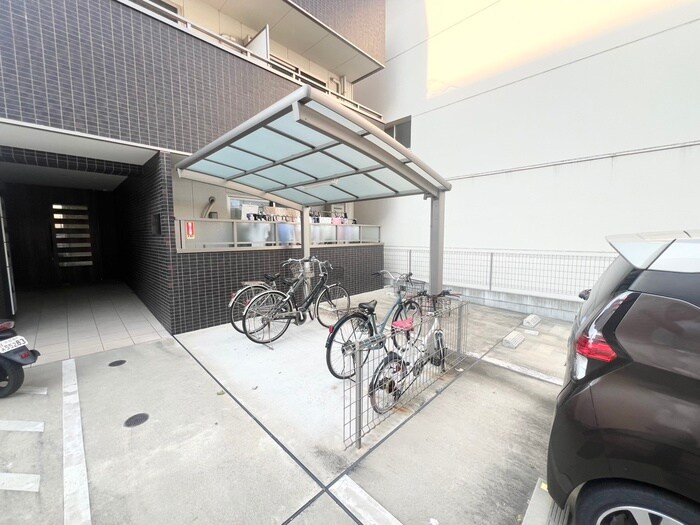 物件外観写真4　(駐輪場)