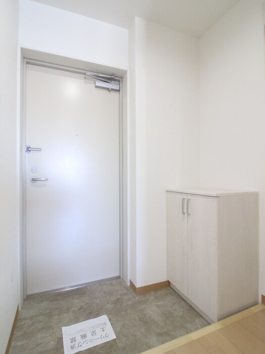 物件内観写真16　(玄関)