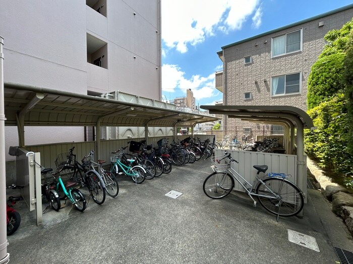 物件外観写真4　(駐輪場)