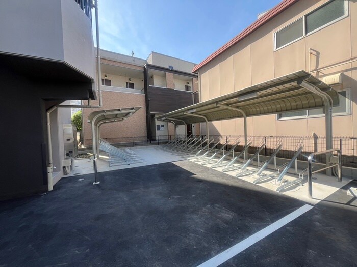 物件外観写真4　(駐輪場)