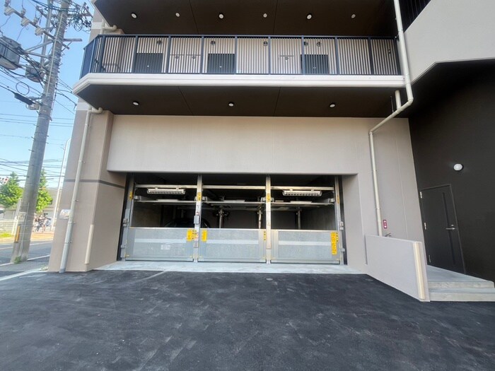 物件外観写真5　(駐車場)