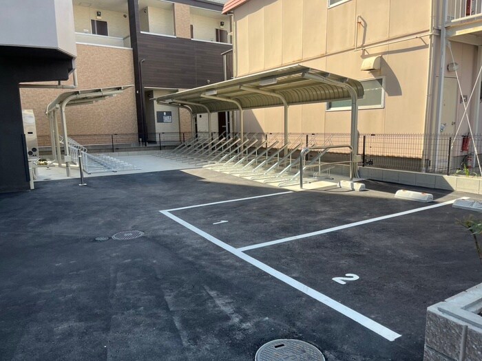 物件外観写真6　(駐車場)