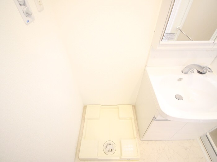 物件内観写真13　(洗濯機置場)