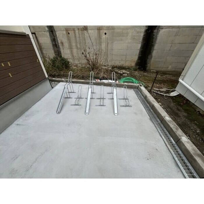 物件外観写真5　(駐輪場)