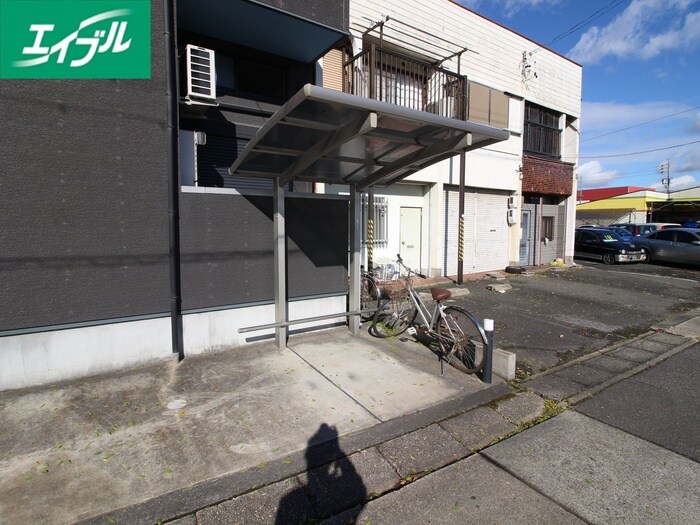 物件外観写真4　(駐輪場)