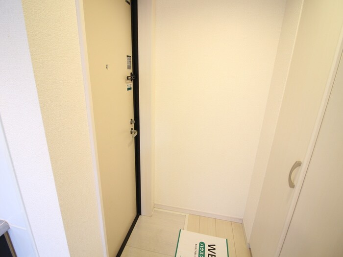 物件内観写真16　(玄関)