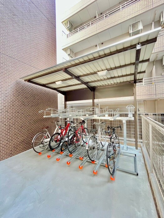 物件外観写真4　(駐輪場)
