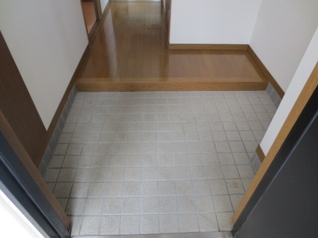 物件内観写真16　(玄関)