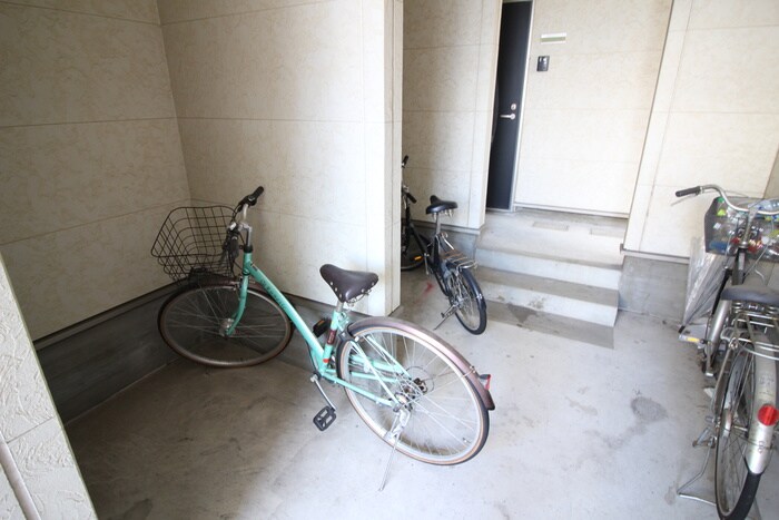 物件外観写真4　(駐輪場)