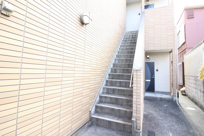 物件外観写真5　(エントランス部分)