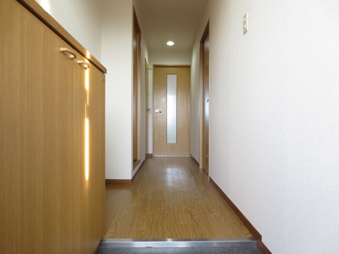 物件内観写真15　(玄関)