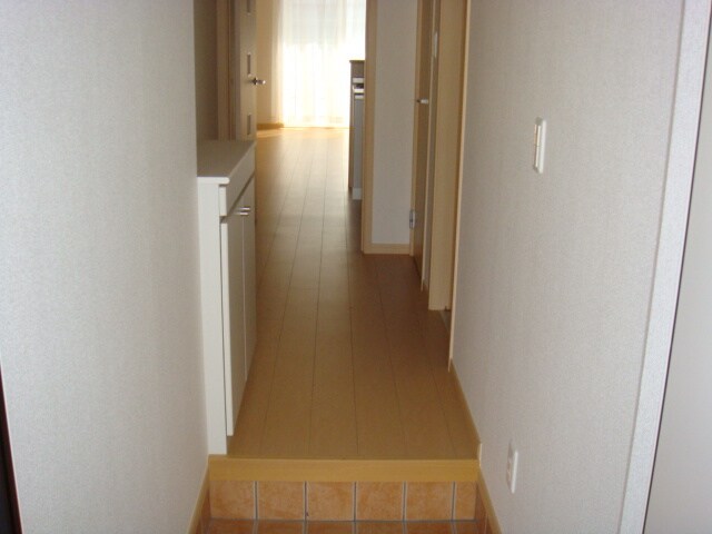 物件内観写真4　(玄関)