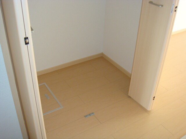 物件内観写真8　(収納)