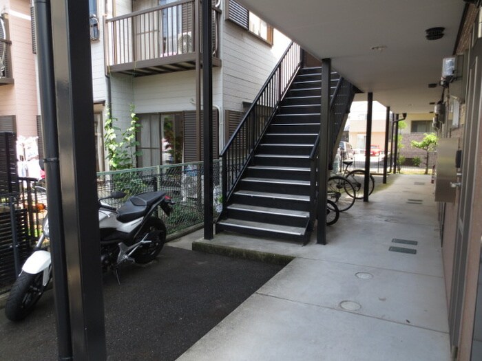 物件外観写真4　(エントランス部分)