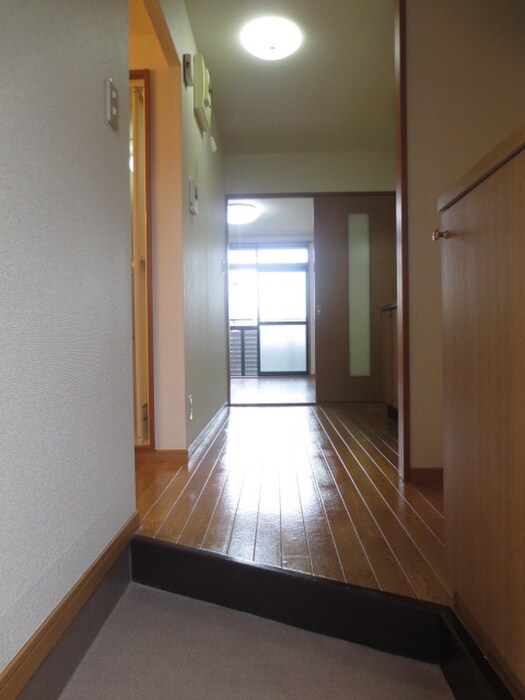 物件内観写真10　(玄関)