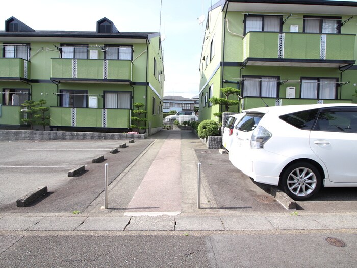 物件外観写真5　(エントランス部分)