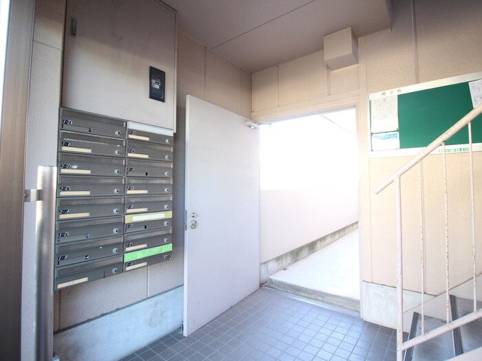 物件外観写真4　(エントランス部分)