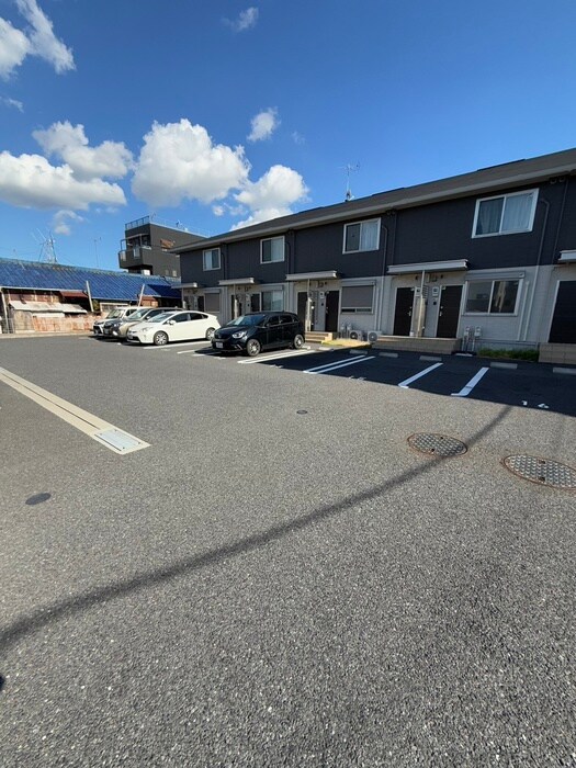 物件外観写真4　(駐車場)