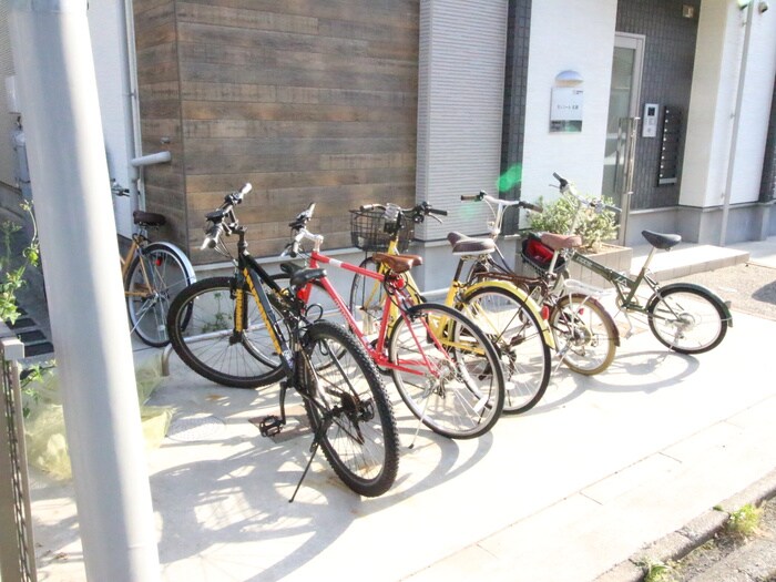 物件外観写真5　(駐輪場)