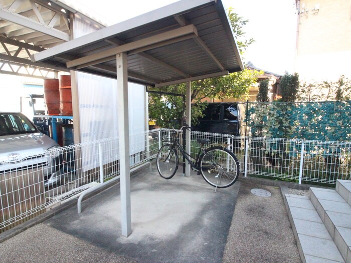物件外観写真3　(駐輪場)