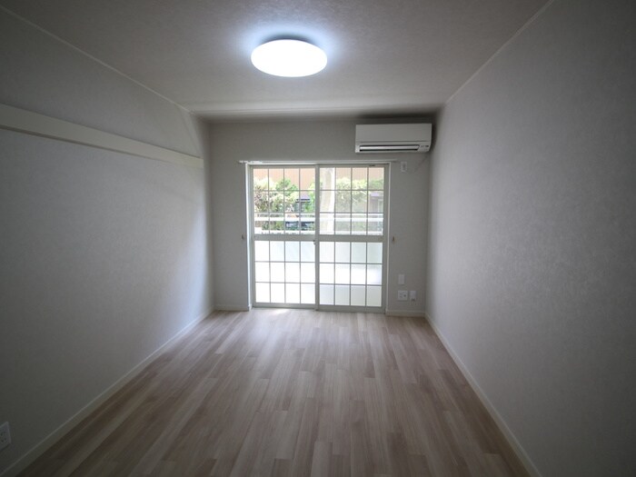 物件内観写真4　(居室)