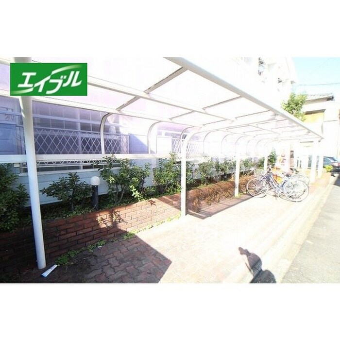 物件外観写真3　(駐輪場)