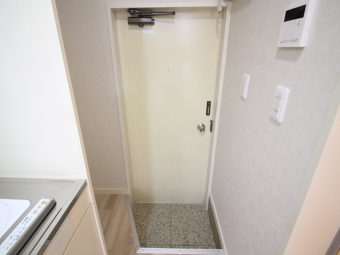 物件内観写真13　(玄関)