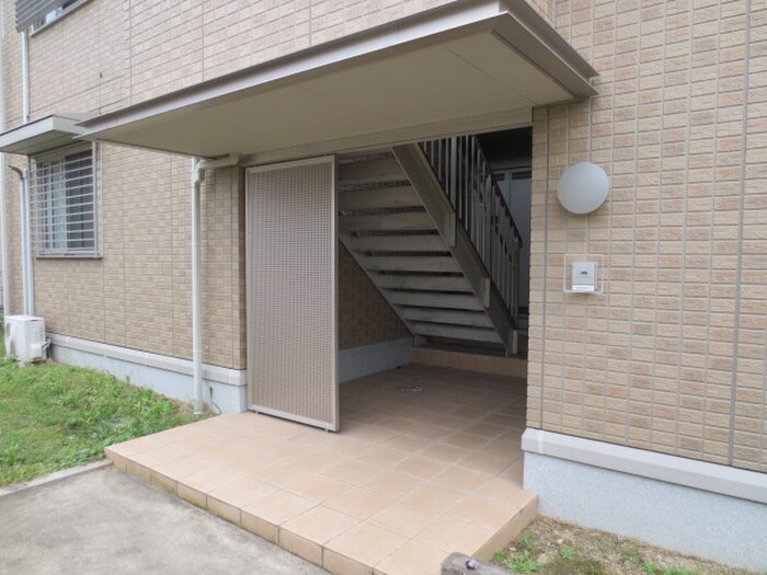 物件外観写真4　(エントランス部分)