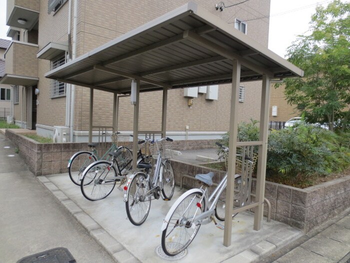 物件外観写真5　(駐輪場)