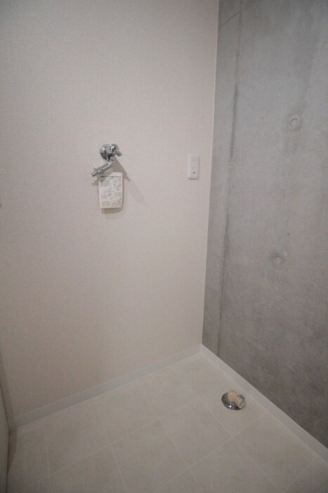 物件内観写真10　(洗濯機置場)