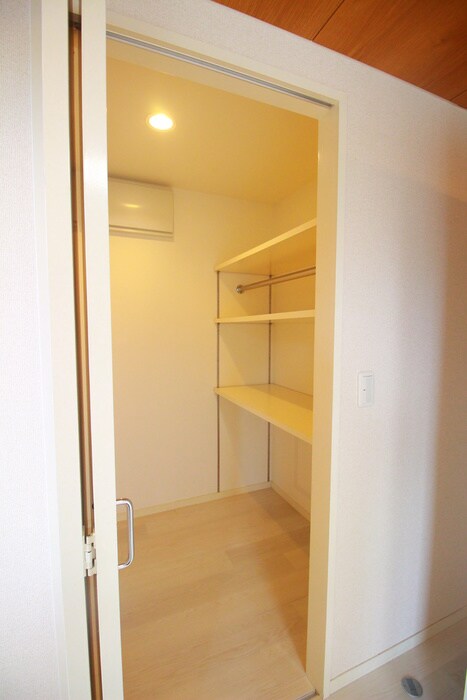 物件内観写真18　(収納)