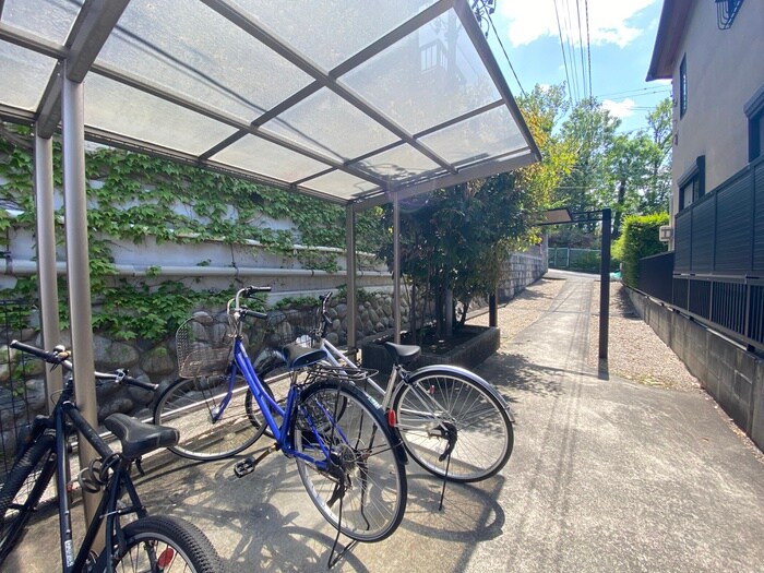 物件外観写真4　(駐輪場)