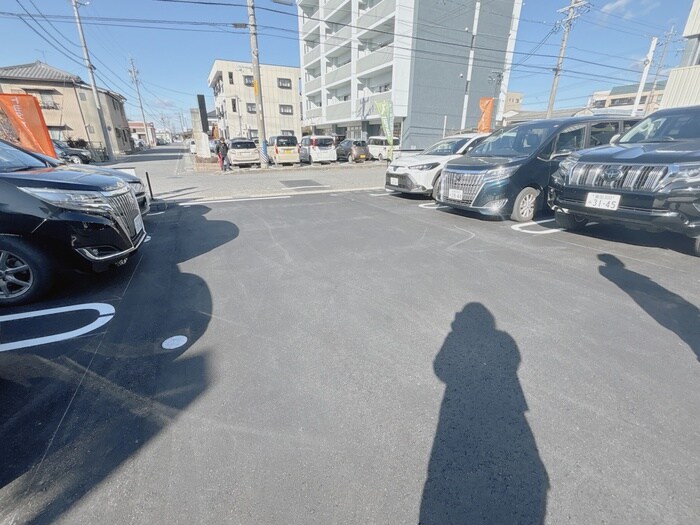物件外観写真6　(駐車場)