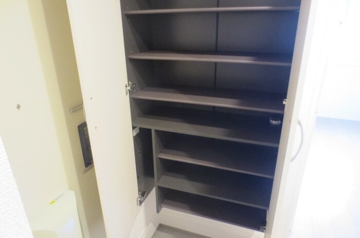 物件内観写真14　(靴箱)