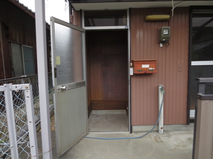 物件外観写真5　(エントランス部分)