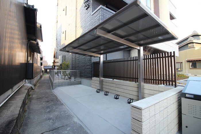 物件外観写真4　(駐輪場)