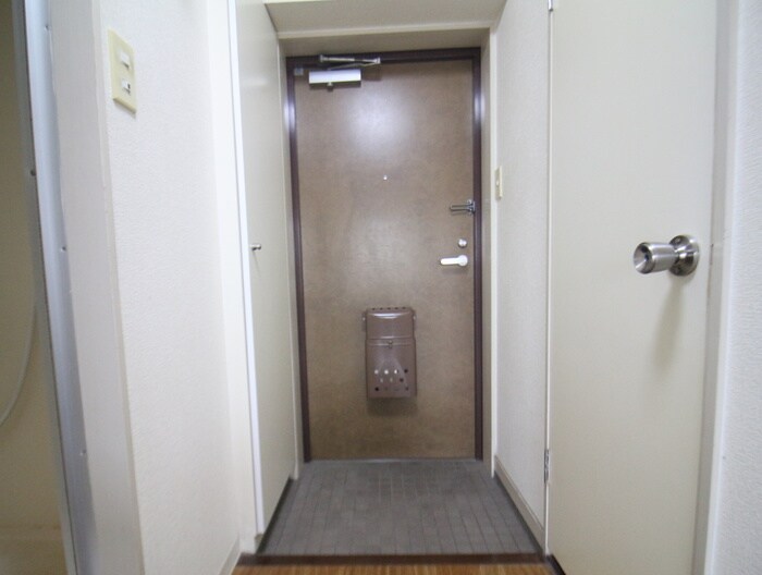 物件内観写真9　(玄関)