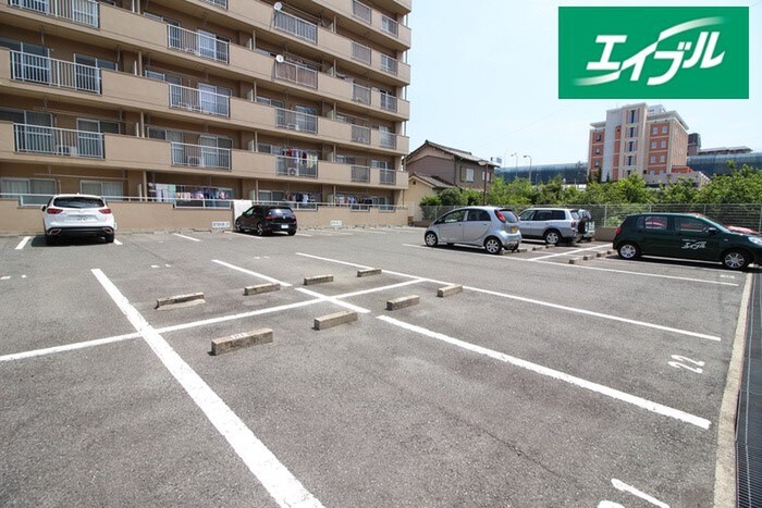 物件外観写真3　(駐車場)