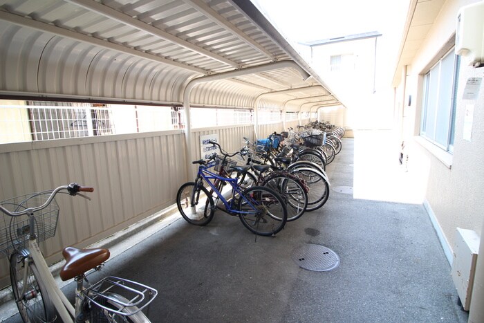 物件外観写真4　(駐輪場)