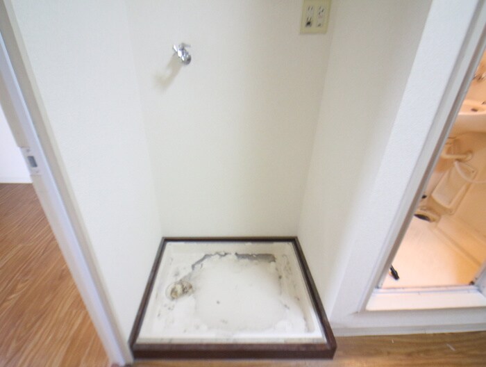 物件内観写真17　(洗濯機置場)